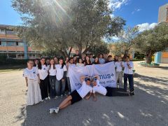 2025 Athen Abschlussbild Schulhof